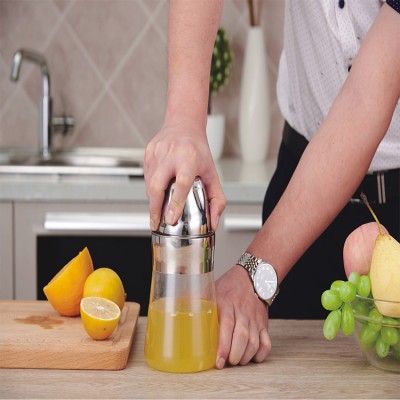 2019 Amazon new hot Stainless Steel Manual Juicer Fruit Lemon Lime Orange Squeezer with Bowl Juicer Strainer